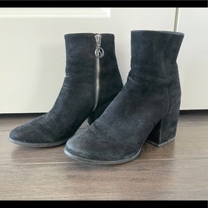 B2 Ankle Black Bootie